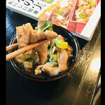 郷土料理ともん - 山菜のもつ煮《山うど　こごみ　きのめ（あけび〕》　山菜とモツがこんなに合うなんて〜　byまみこまみこ