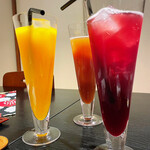 肉料理ふくなが - 左:愛媛県産オレンジジュース　中:ルイボスオレンジ　右:ルビーレッド