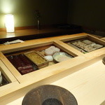 鮨 安吉 - ネタが並びます