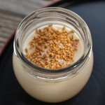 工房とったん - 2013.07 ごま塩プリン。花塩プリンに胡麻がのってるだけですが、風味がスゴイ！！