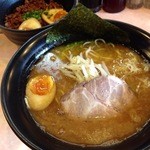 虎魂食堂 - 醤油らーめん、チャーシュー丼