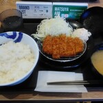 松のや - ロースカツ定食＋ポテサラ500円
