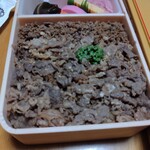 駅弁屋 踊 - 牛肉どまん中（肉の味付け絶妙）