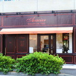 アカシエ・サロン・ド・テ - 落ち着きのある外観