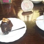 シティーライト - ノアール(右)     ノアケーキ(左)。