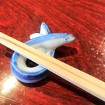 麟 - 箸受けもうなサマ