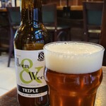 Cafe&pub　Kensington - お酒①デ・モーレン・ヒーン＆ウィーア・トリペル(瓶ビール、オランダ)(税込1,100円)
                しっかりしと苦みと砂糖由来の甘みが混在するビールで日本のビールとは味わいが全く異なります