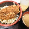 とんかつ栄屋 - ソースカツ丼(並)  825円✨私の注文。ヘルメスとんかつソースが使われた看板メニュー⟵と思い込んでいます。香り豊かなスパイスが効いたワイルドめなソース味♪