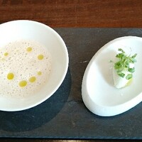 アコルドゥ - ごぼうのスープとセロリのアイス