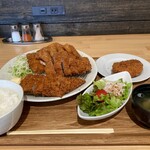 ひこま豚食堂＆精肉店 Boodeli - 