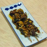 鳥小 - 肝焼きは鰻ホルモンのオンパレード！