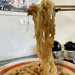 らー麺　Do・Ni・Bo - ガイロガイロして平打ちの太麺をリフトUP⤴️