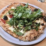 ラ・テラッツァ 芦ノ湖 - ピッツァといえばトマトベースという私の概念を
      完全に覆してくれるカンパニョーラビアンカ。