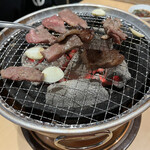 炭火焼肉 萬まる - 