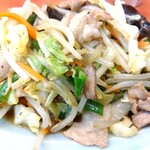 丸吉飯店 - 肉野菜炒め 800円(税込)(2023年4月20日撮影)