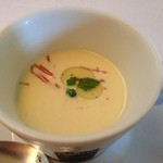 リストランテ・マッサ - スペックが浮いたコーンの冷製スープ