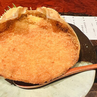 個室和食 東山 新宿本店 - 名物蟹甲羅揚げ檸檬添え