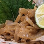 肴屋 魚まる - 塩辛。コレ日本酒を進ませます。