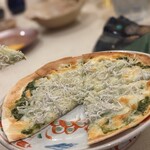 肴屋 魚まる - シラスのPizza