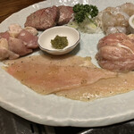 松庵 韓菜房 - 特選塩焼き二種盛り合わせ、天然ぶつ切り大エビ、純系名古屋コーチン二種盛合せ