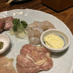 松庵 韓菜房 - 特選塩焼き二種盛り合わせ、天然ぶつ切り大エビ、純系名古屋コーチン二種盛合せ