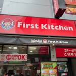 Ｆirst Kitchen Wendy‘S - 外観。客席は2階～4階まである。見えないとこにエレベーターあり