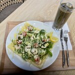 Lemson's CREPE - 米粉のガレット アボカドシュリンプ 1,280円（内税）
ほうじ茶ラテ　430円（内税）