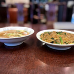 雁飯店 - スープ＆ご飯セット ワンタンスープ＋ニラ丼 中