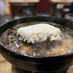 すき焼･鍋物 なべや - 牛肉鉄鍋の残り汁にうどん投入