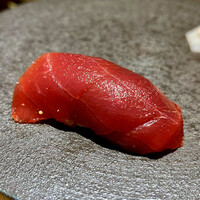新宿 鮨 つむぎ - マグロ赤身のづけ