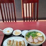 中華楼 - チャーシュー麺＋焼き餃子 ￥880