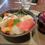 丸萬亭 - 