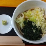 Hachiman Udon - 冷やしうどん(小盛り)400円