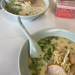 満福ラーメン - 上：ラーメン大盛り
            下：ラーメン