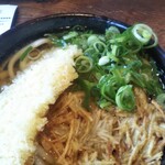 大力うどん - ごぼ天うどん、海老天トッピング、ネギ多め