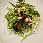 f - 二皿目：赤目河豚にシチリアの松の実と三関の芹の和え物です