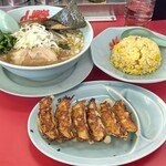 Yamaoka ya - 和節とんこつ醤油ﾗｰﾒﾝ880円&ﾁｬｰﾊﾝ350円&特製ｷﾞｮｰｻﾞ350円