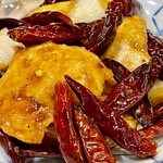 かつぎや - ムネ肉にカプサイシンがたっぷり沁み込んでます