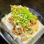 かつぎや - 中華冷奴　普通は搾菜ですがかつぎやは胡麻油でじっくり炒めた甘辛の豚挽肉が乗ってます