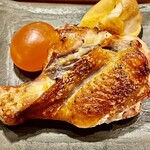 とり茶太郎 - ほろほろ鳥の手羽元 金柑 スカモルツァの燻製盛り合わせ　これも茶太郎名物です