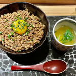 とり茶太郎 - 締めのそぼろ丼と鳥スープは美味しいんですけどちょっと悲しい気持ちでいただいていますｗ