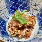 とり茶太郎 - ほろほろ鳥の笹身なめろう　野蒜とお味噌で和えました