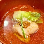 とり茶太郎 - お通し代わりの椀物は黄金軍鶏のムネ肉揚げ出しに蕾菜