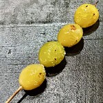 とり茶太郎 - 新人の女の子が銀杏の皮を剥きます　お見事！