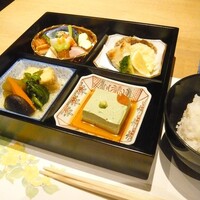 高麗橋 吉兆 なんばダイニングメゾン店 - お弁当