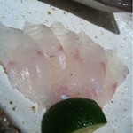 艪 - コチのお造りはポン酢と酢だちで