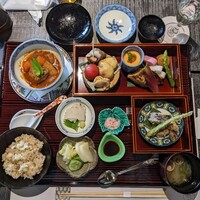 酒と二十四節気料理 きのえね omoya - 春慶箱盛り膳