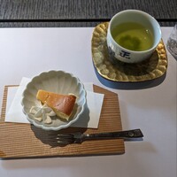 酒と二十四節気料理 きのえね omoya - 酒粕チーズケーキ/緑茶