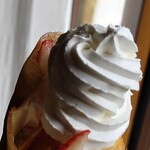 おやつショップ チャッピー - たっぷりクリームとスライスいちご