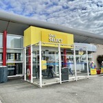 deli by Shell - サービスエリアの入口♪